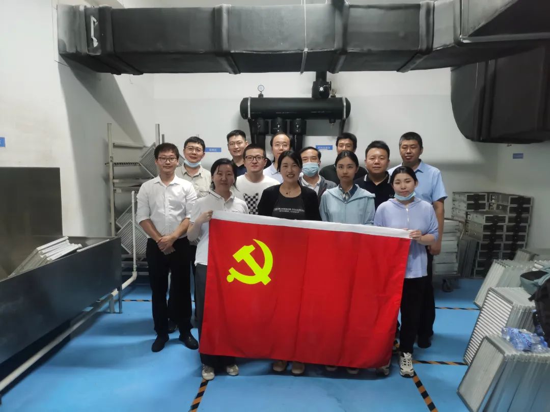 金茂綠建業(yè)務(wù)聯(lián)合黨支部與職能服務(wù)第二黨支部赴運維一線開展幫扶活動