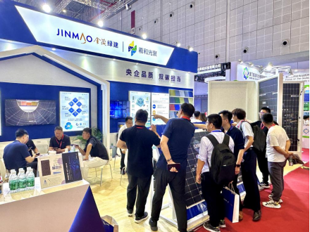 直擊SNEC 2024光伏展 | 金茂綠建真抗冰雹輕質(zhì)組件及真彩光伏幕墻產(chǎn)品火爆出圈